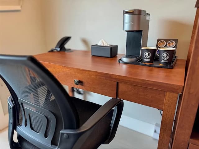 Coast Metro Vancouver Hotel-Room, 1 King Bed (Coast)-5