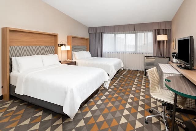 Holiday Inn Toronto Airport East by IHG-套房, 1 张特大床 (Additional Living Area)-3
