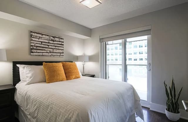 Life Suites Loft - CN Tower-Executive Condo, 3 Bedrooms, Non Smoking, City View-4