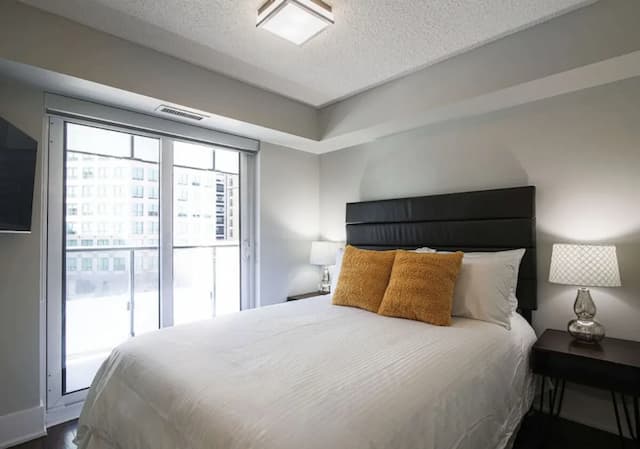 Life Suites Loft - CN Tower-Executive Condo, 3 Bedrooms, Non Smoking, City View-5