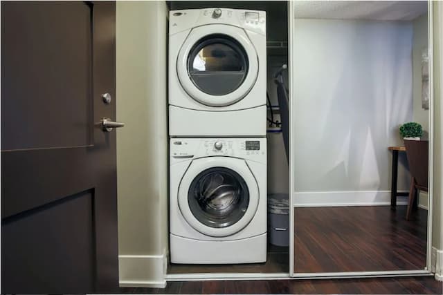 Life Suites Loft - CN Tower-Executive Condo, 3 Bedrooms, Non Smoking, City View-9