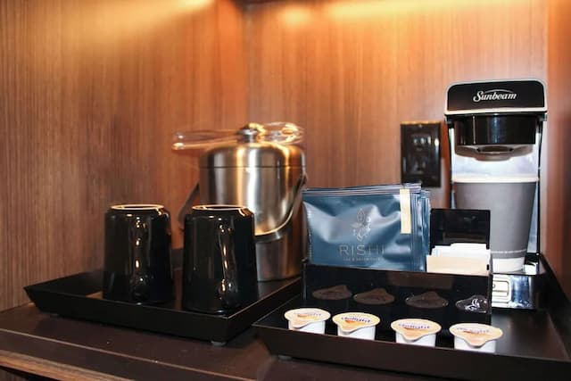 ラディソン ブル バンクーバー エアポート ホテル & マリーナ-ルーム キングベッド 1 台 禁煙-1