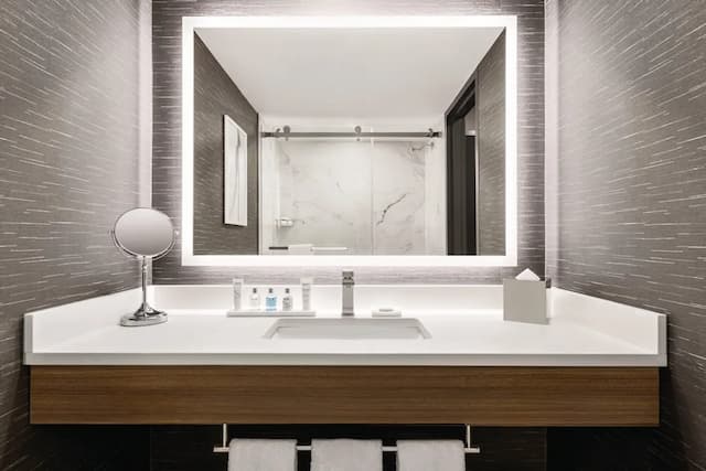 ラディソン ブル バンクーバー エアポート ホテル & マリーナ-ルーム キングベッド 1 台 禁煙 マリーナビュー-8