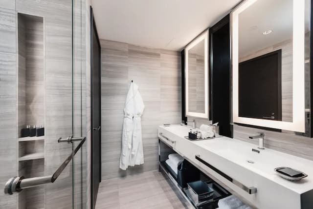 패러독스 밴쿠버-디럭스룸, 퀸사이즈침대 2개, 발코니-4