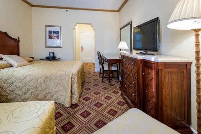 엠버시 호텔-더블룸, 더블침대 2개-3