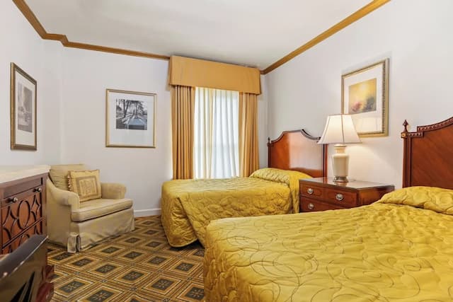 엠버시 호텔-더블룸, 더블침대 2개-13