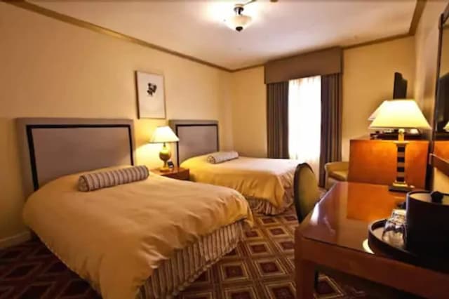 엠버시 호텔-더블룸, 더블침대 2개-6