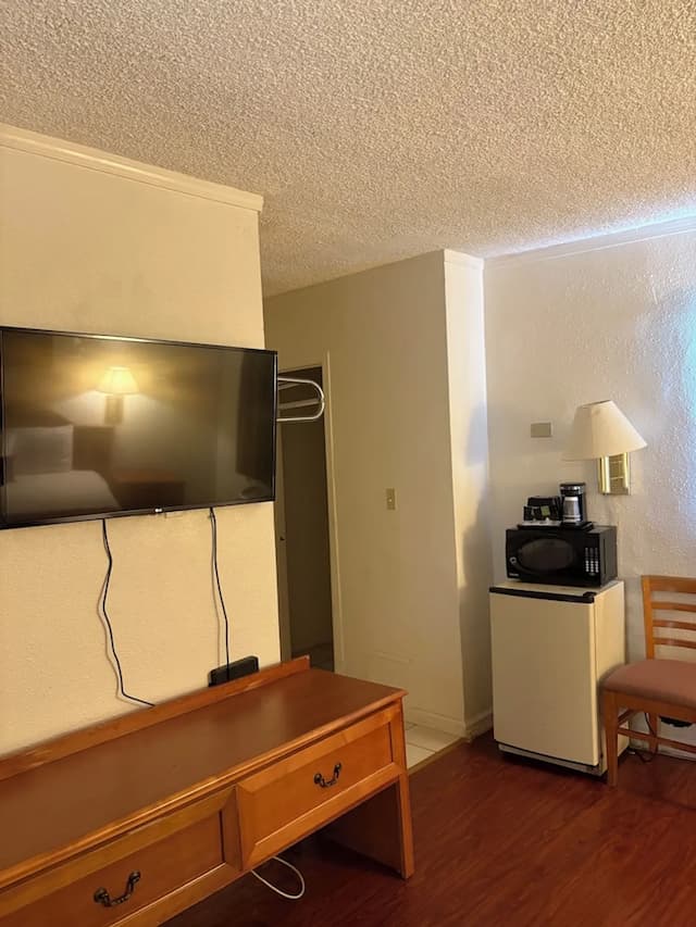 Hometown Inns North Hills-Standard Room, 2 Double Beds-2