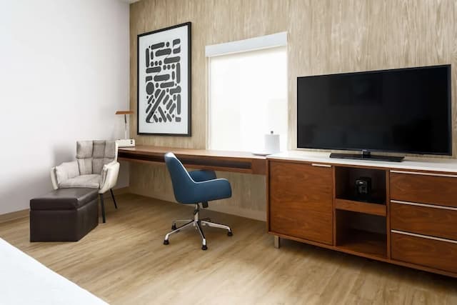 Hampton Inn & Suites Santa Monica-客房, 1 张特大床, 无烟房-3