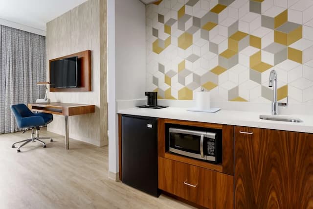 Hampton Inn & Suites Santa Monica-开间, 1 张特大床, 无烟房 (Larger)-2