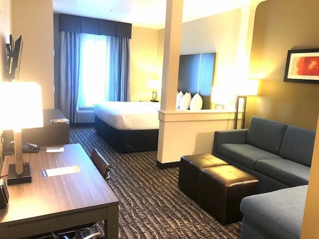 샘 휴스턴 레이스 파크 근처의 컴포트 스위트-스위트, 킹사이즈침대 1개 및 소파베드, 금연-3