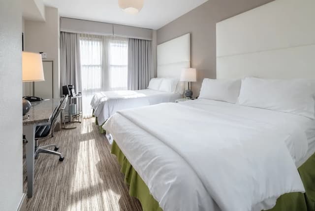 Holiday Inn Express Chicago - Magnificent Mile by IHG-Standard Room-2