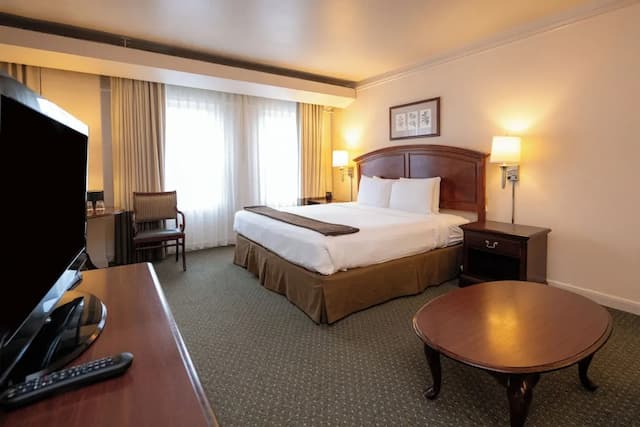 인 앳 버지니아 메이슨-스탠다드 스위트, 킹사이즈침대 1개 (King Junior Suite)-3