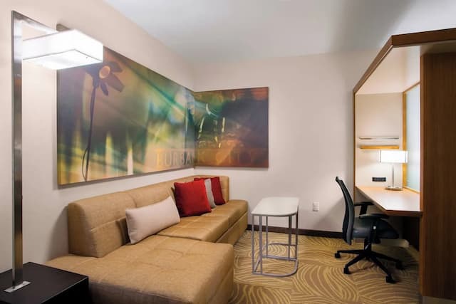 SpringHill Suites Los Angeles Burbank/Downtown-Studio, 1 King Bed with Sofa bed, Mountain View-4
