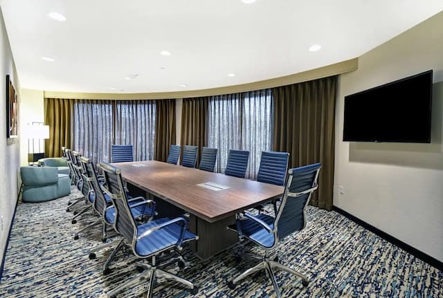 홈우드 스위트 바이 힐튼 시애틀 다운타운-스위트, 침실 1개 (1 King Bed, Boardroom Table for 12)-3