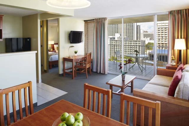 Pacific Monarch Hotel-Suite, 1 Bedroom, Partial Ocean View (1 Queen Bed)-3