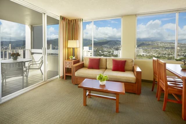 Pacific Monarch Hotel-Suite, 1 Bedroom, Partial Ocean View (1 Queen Bed)-2
