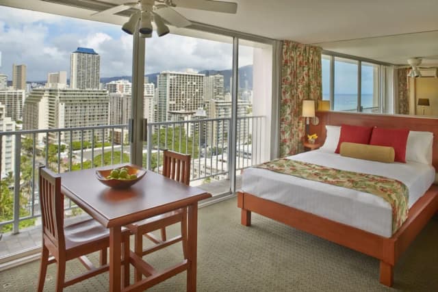 Pacific Monarch Hotel-Studio Suite, Partial Ocean View (1 Queen Bed)-1