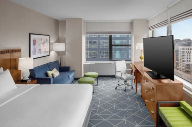 Courtyard New York Manhattan/ Midtown East-Junior Suite, 1 King Bed, Corner-1