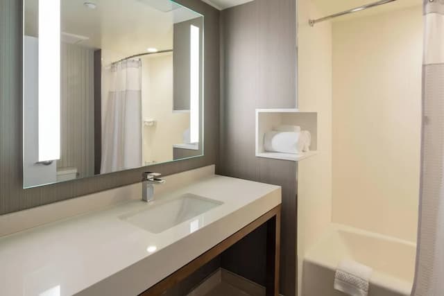 Courtyard by Marriott New York Queens/Fresh Meadows-客房, 2 张双人床-3