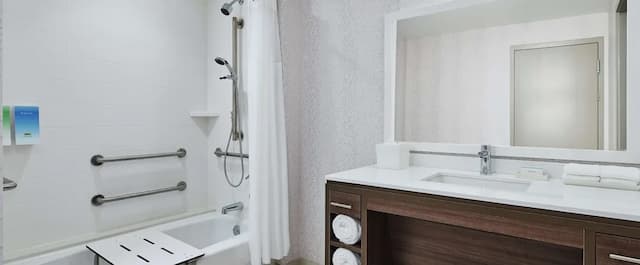 ホーム 2 スイーツ バイ ヒルトン シカゴ マコーミック プレイス-スイート キングベッド 1 台 バリアフリー 浴槽-4