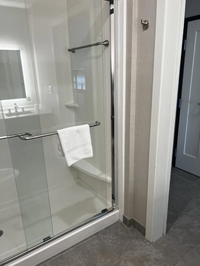 홀리데이 인 & 스위트 휴스턴 북서부 - 윌로브룩 바이 IHG-스탠다드룸, 킹사이즈침대 1개 (Walk-In Shower)-2