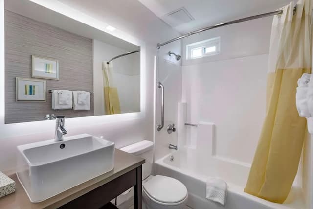 Quality Inn Burbank Airport-Standard Room, 1 Queen Bed, Non Smoking-6