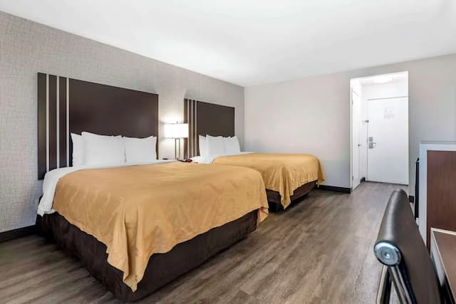Quality Inn Burbank Airport-Standard Room, 2 Queen Beds, Non Smoking-7