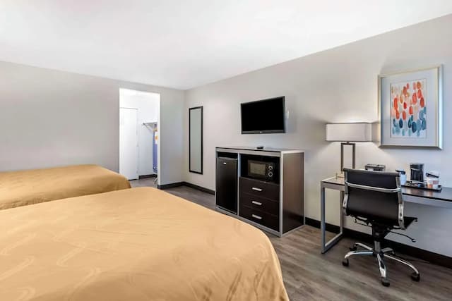 Quality Inn Burbank Airport-Standard Room, 2 Queen Beds, Non Smoking-6
