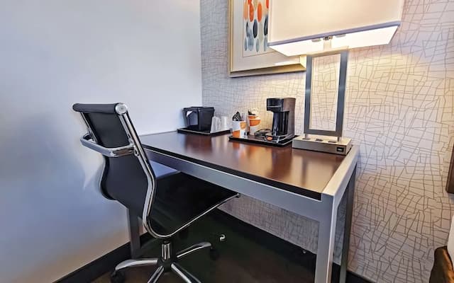 Quality Inn Burbank Airport-Deluxe Suite, 1 King Bed with Sofa Bed, Non Smoking-4