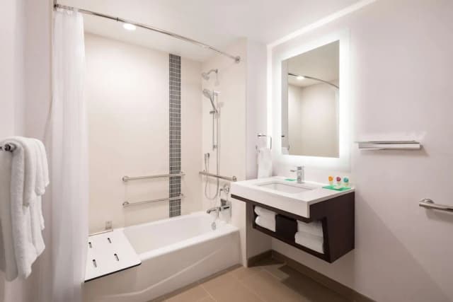 Hyatt Place San Francisco Downtown-Room, 1 King Bed, Accessible, Bathtub-5