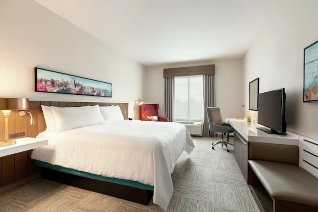 Hilton Garden Inn Seattle Airport-Room, 1 King Bed, Accessible (Hearing)-1