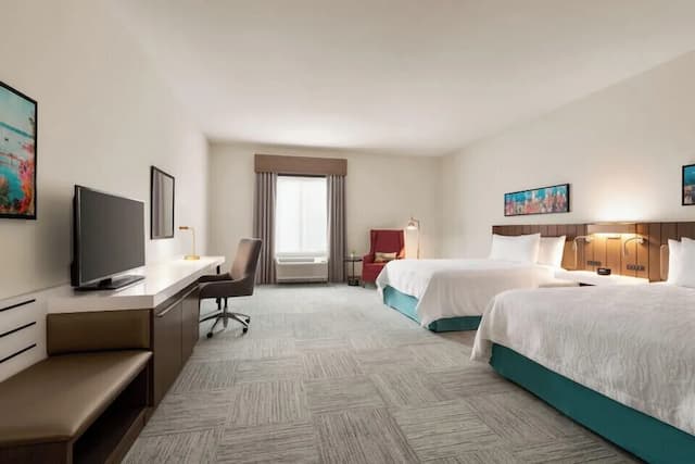 Hilton Garden Inn Seattle Airport-Room, 2 Queen Beds, Accessible, Bathtub-1