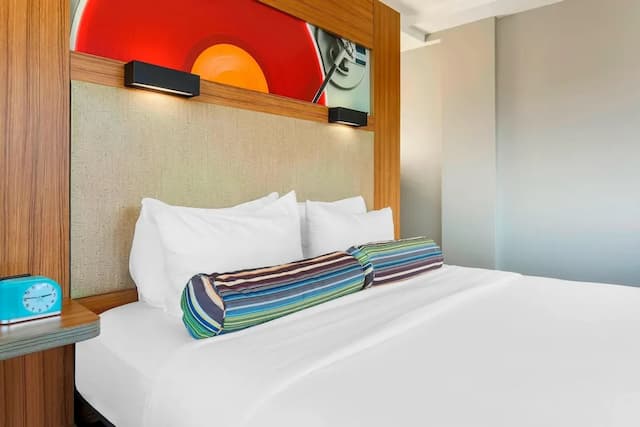 Aloft Harlem-Room, 1 King Bed (aloft)-3