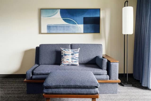 Courtyard by Marriott Chicago Midway Airport-客房, 1 张特大床和 1 张沙发床-2