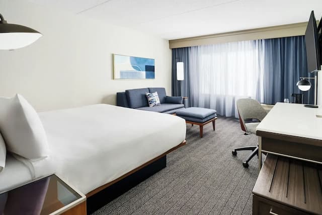 Courtyard by Marriott Chicago Midway Airport-客房, 1 张特大床-3