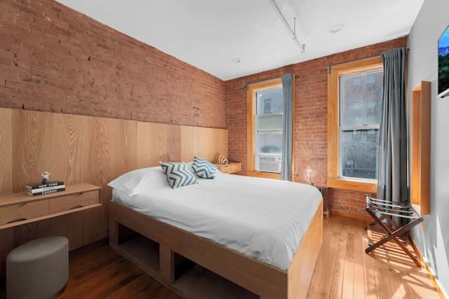 Morris Guest House-Exclusive Double Room, 1 Queen Bed, Shared Bathroom-8