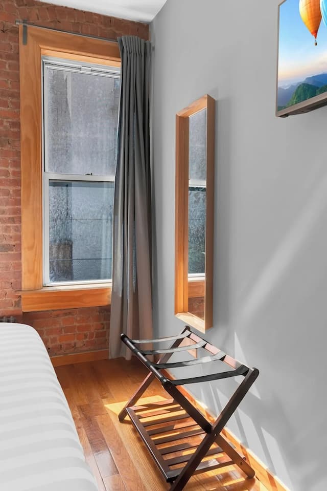 Morris Guest House-Exclusive Double Room, 1 Queen Bed, Shared Bathroom-12