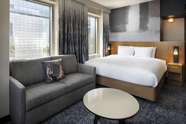 Courtyard Los Angeles L.A. LIVE-客房, 1 张特大床和 1 张沙发床, 转角-5