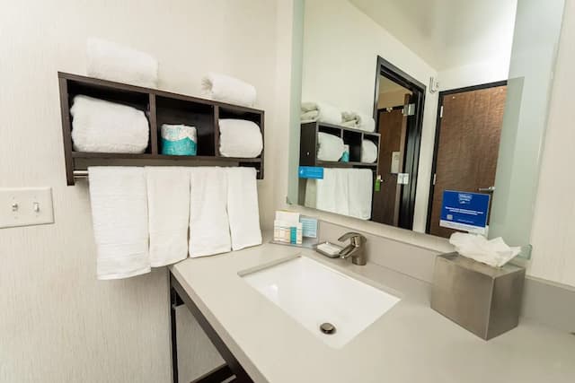 ハンプトン イン サンフランシスコ ダウンタウン / コンベンション センター-ルーム キングベッド 1 台 冷蔵庫-12