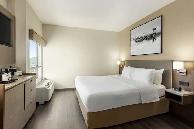 ハンプトン イン サンフランシスコ ダウンタウン / コンベンション センター-ルーム キングベッド 1 台 冷蔵庫-10