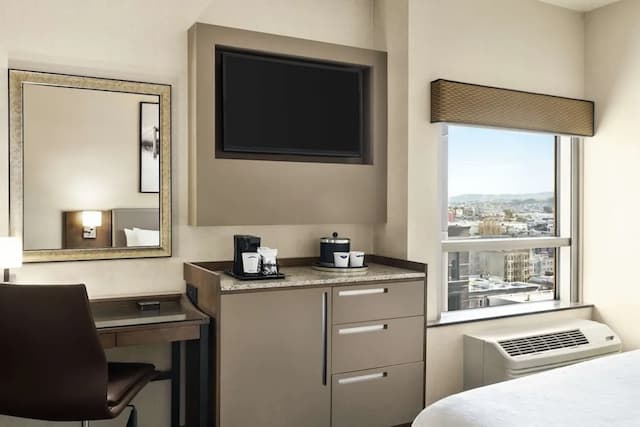 ハンプトン イン サンフランシスコ ダウンタウン / コンベンション センター-ルーム キングベッド 1 台 冷蔵庫-9