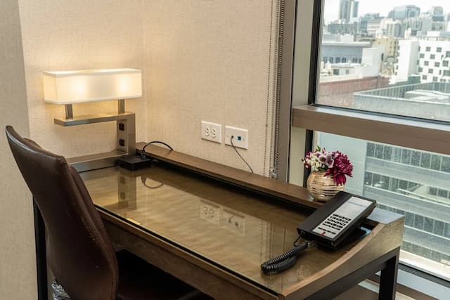 ハンプトン イン サンフランシスコ ダウンタウン / コンベンション センター-ルーム キングベッド 1 台 冷蔵庫 シティビュー-5