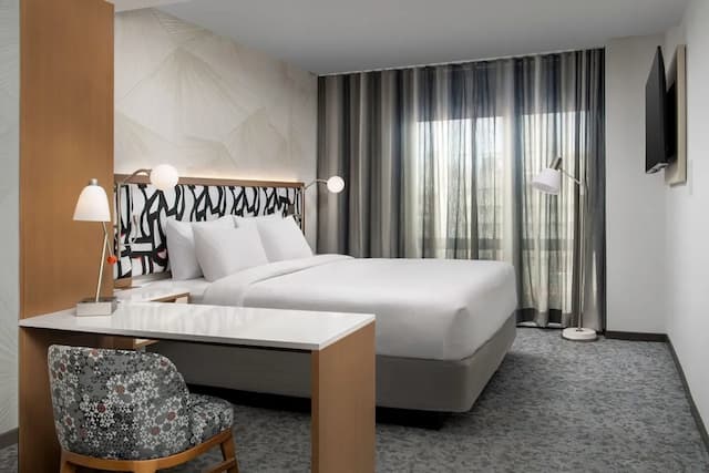 SpringHill Suites by Marriott New York Queens-標準套房, 1 張特大雙人床-1