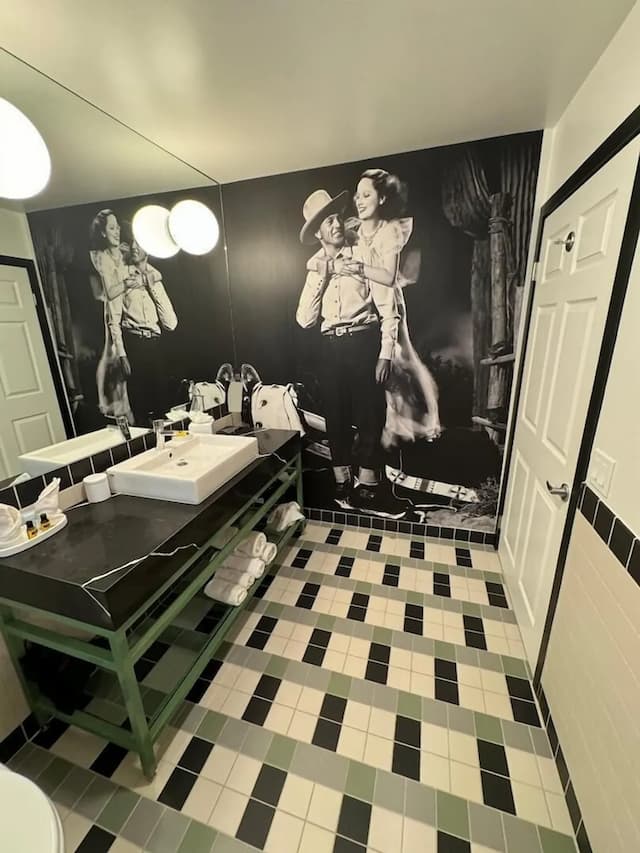 디 애들러 어 헐리우드 힐스 호텔-베이직 더블룸-17