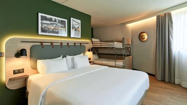 Campanile Prime Paris 19 - La Villette-标准房, 多张床 (1 Queen Bed 1 Modular Bed for 2 adult)-17