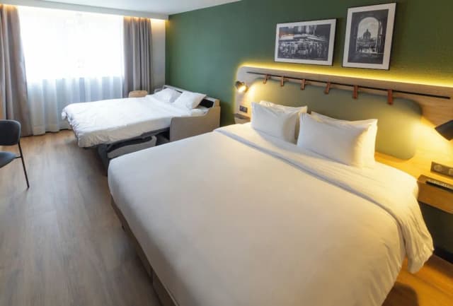 Campanile Prime Paris 19 - La Villette-标准房, 多张床 (1 Queen Bed 1 Modular Bed for 2 adult)-4