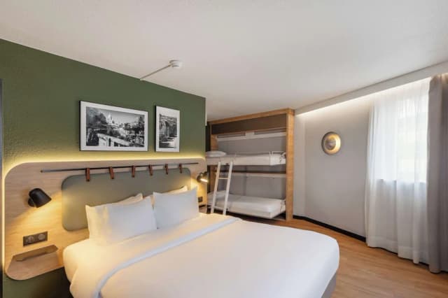 Campanile Prime Paris 19 - La Villette-标准房, 多张床 (1 Queen Bed 1 Modular Bed for 2 adult)-10