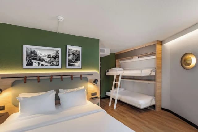 Campanile Prime Paris 19 - La Villette-标准房, 多张床 (1 Queen Bed 1 Modular Bed for 2 adult)-11