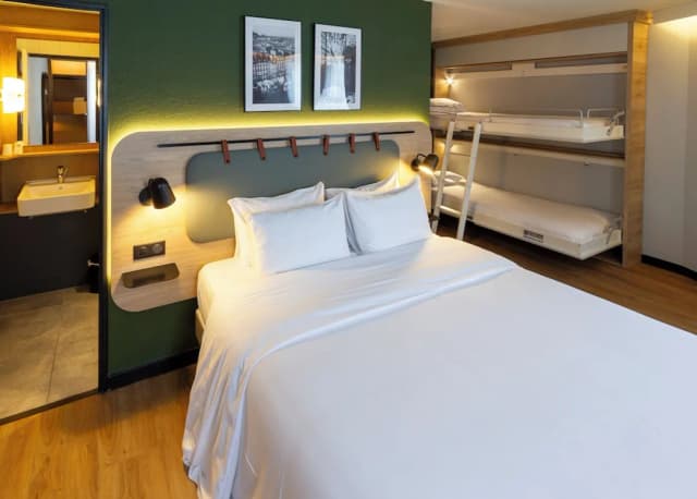 Campanile Prime Paris 19 - La Villette-标准房, 多张床 (1 Queen Bed 1 Modular Bed for 2 adult)-3